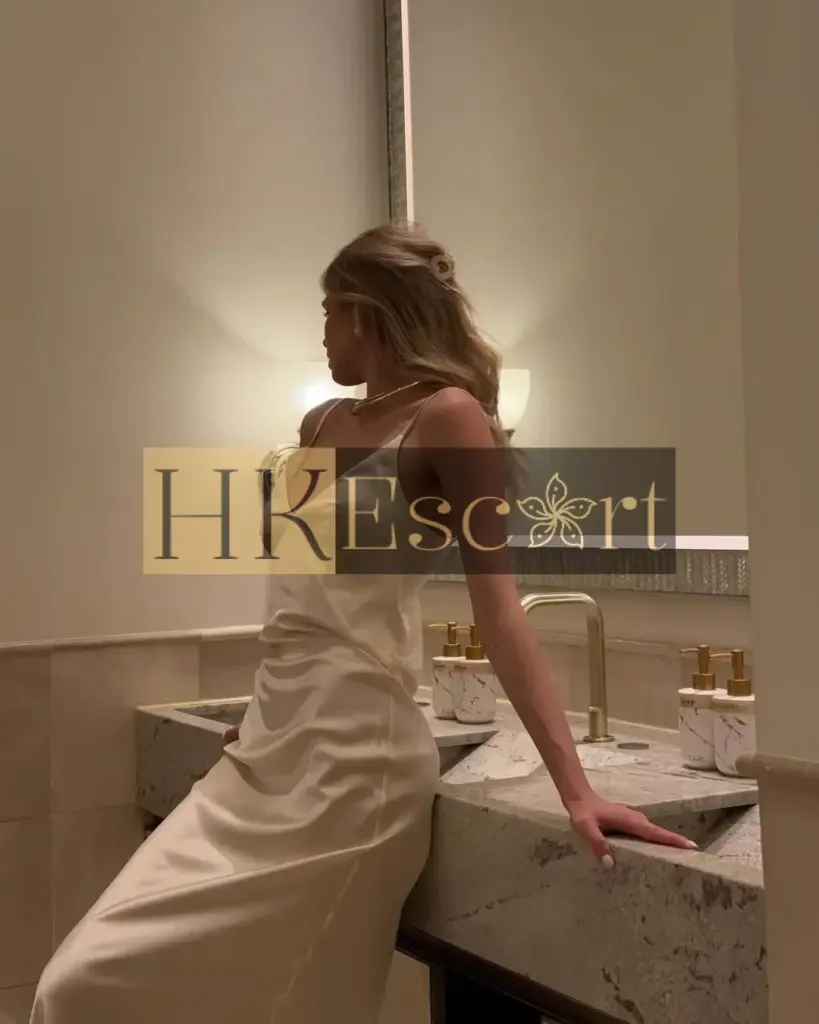Caroline - Escort Hong Kong, bust 1, height 175 cm, weight 59 kg