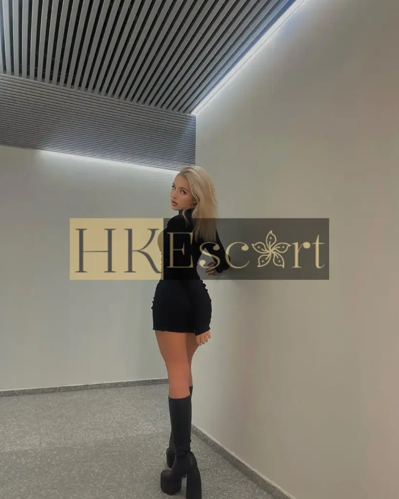 Roxanne - Escort Hong Kong, bust 2, height 168 cm, weight 51 kg
