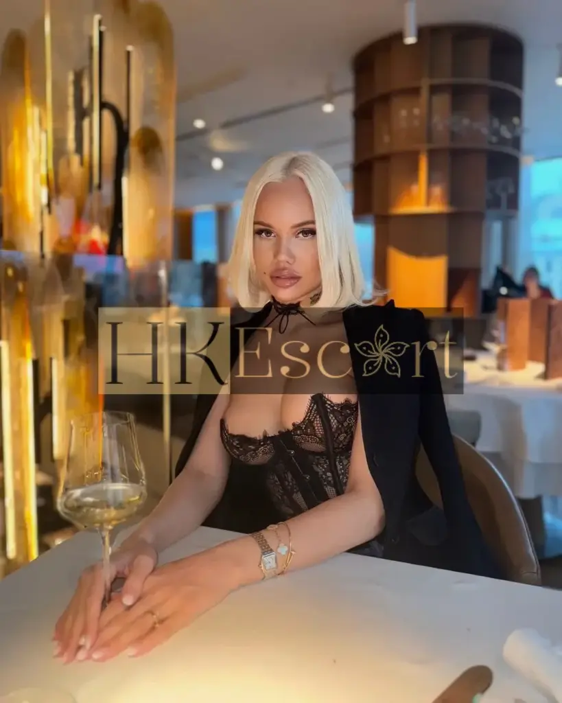 Eleanor - Escort Hong Kong, bust 3, height 172 cm, weight 57 kg