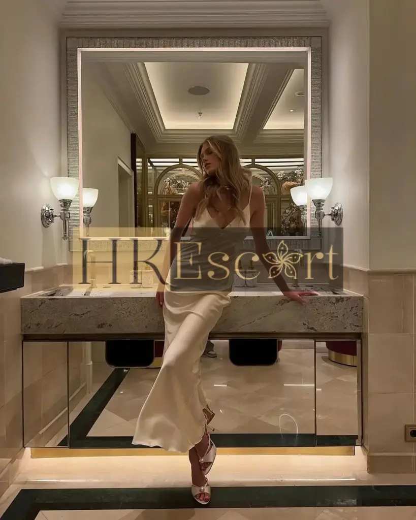 Caroline - Escort Hong Kong, bust 1, height 175 cm, weight 59 kg