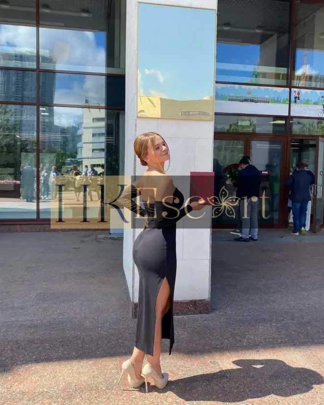 Athena, 22 years old, weight 56 kg, height 168 cm