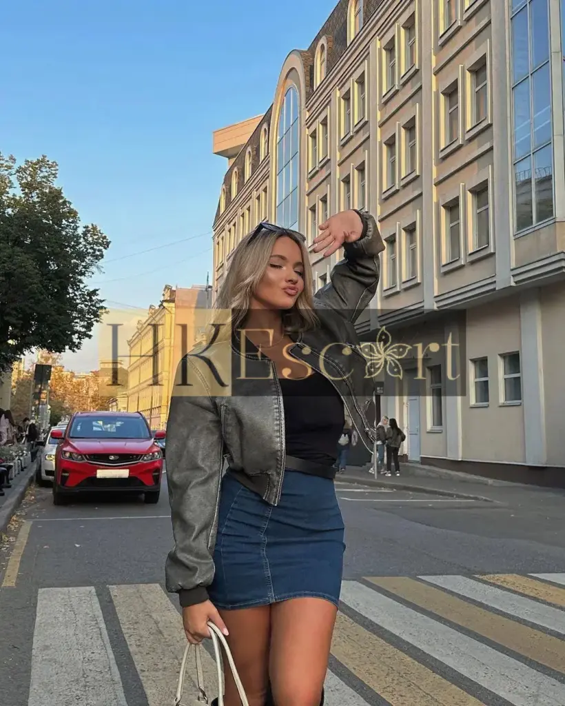 Roxanne - Escort Hong Kong, bust 2, height 168 cm, weight 51 kg
