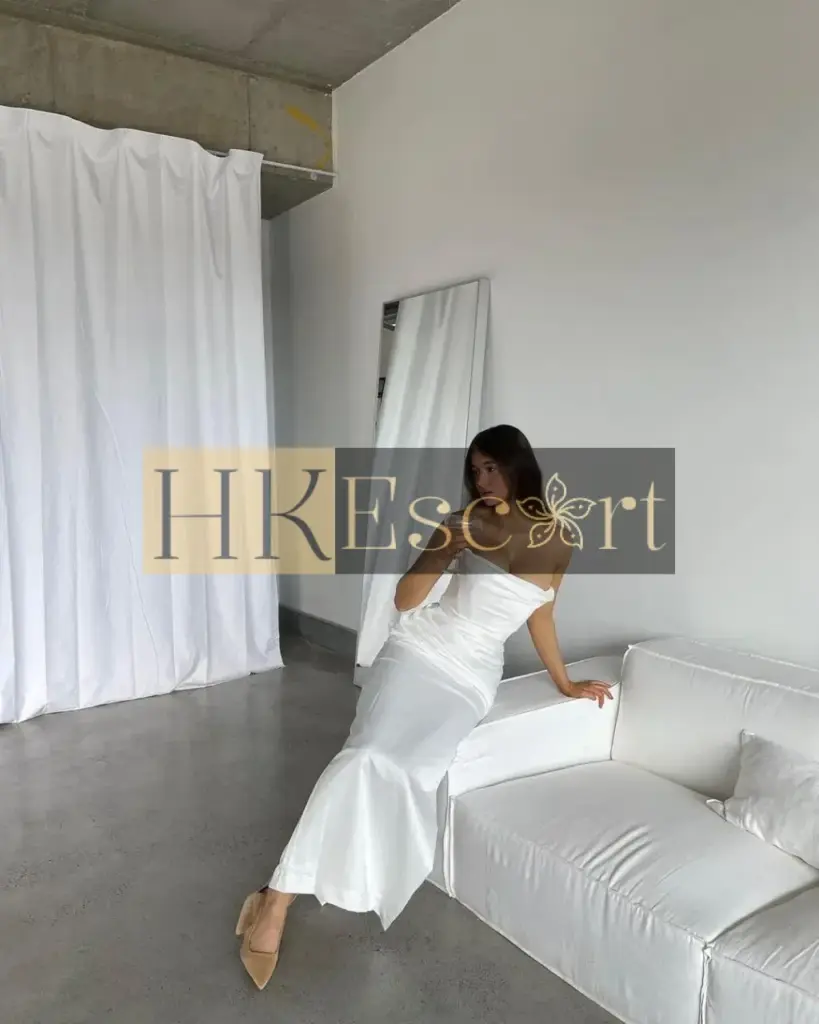 Holly - Escort Hong Kong, bust 3, height 173 cm, weight 57 kg