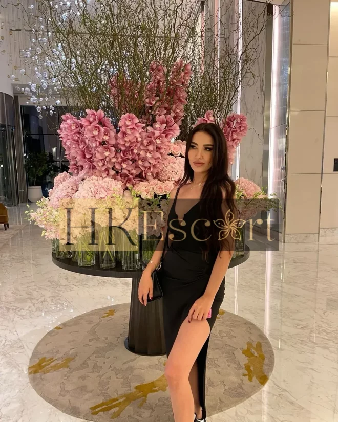 Amida, 29 years old, weight 60 kg, height 170 cm