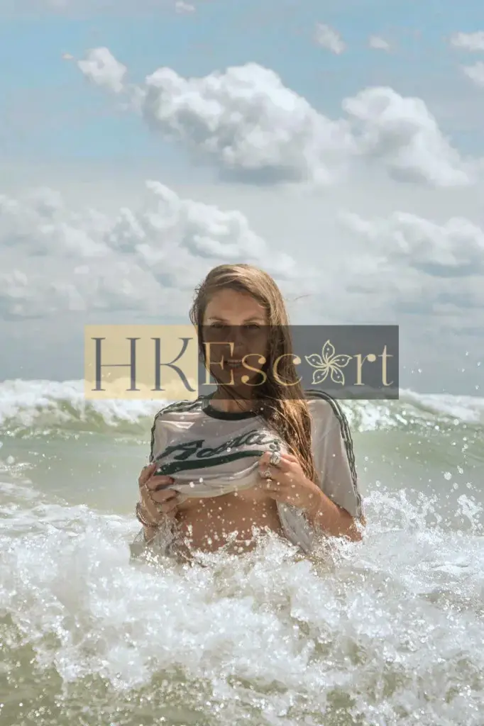 Isa - Escort Hong Kong, bust 4, height 163 cm, weight 60 kg