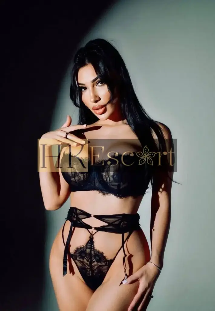 Naomi - Escort Hong Kong, bust 4, height 170 cm, weight 59 kg
