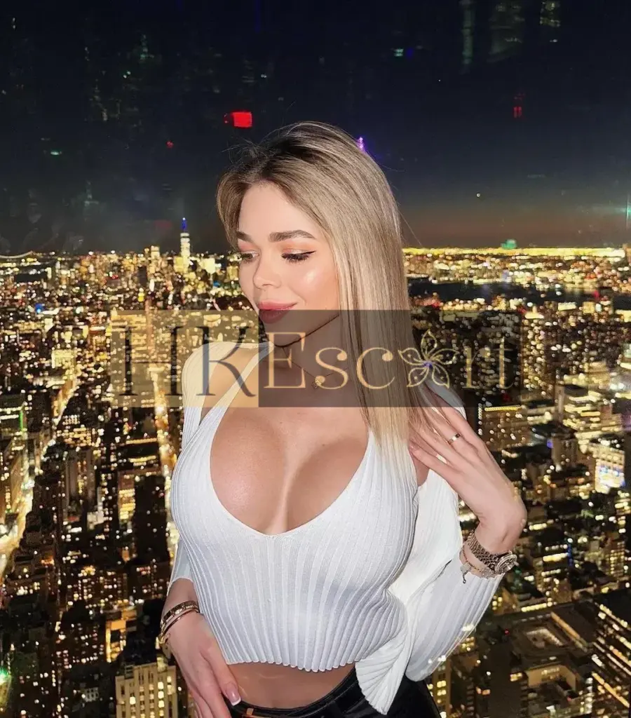 Cara - Escort Hong Kong, bust 3, height 173 cm, weight 57 kg