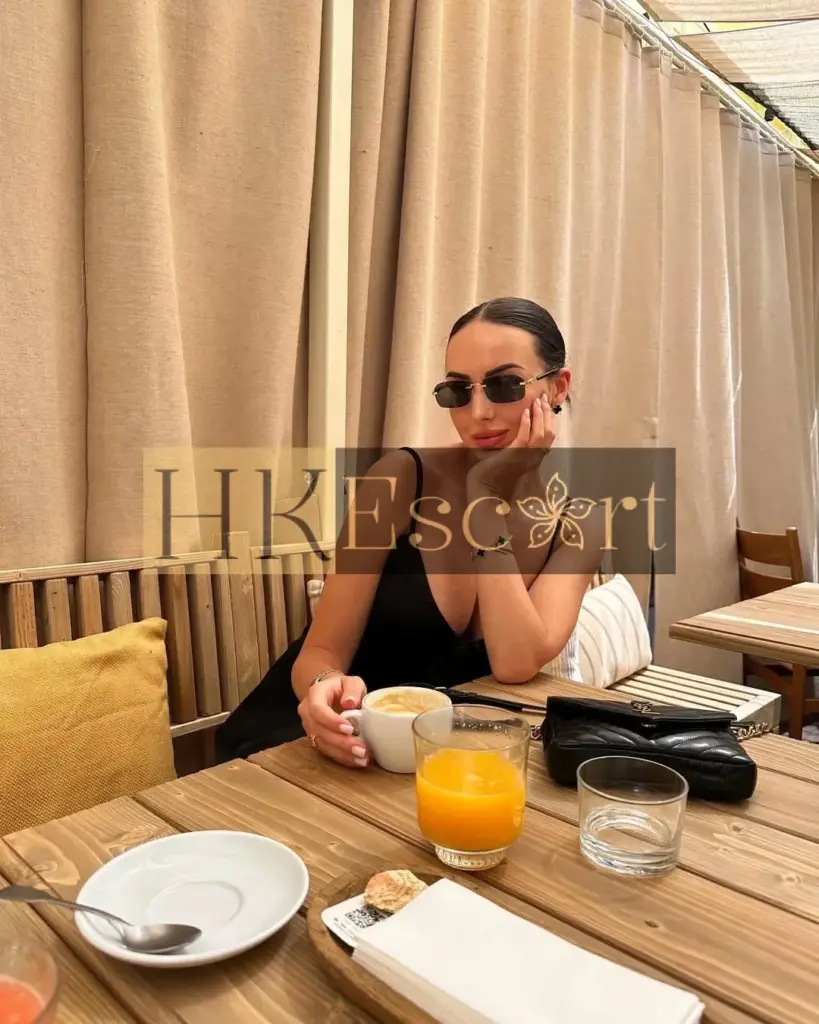 Juliette - Escort Hong Kong, bust 4, height 172 cm, weight 61 kg
