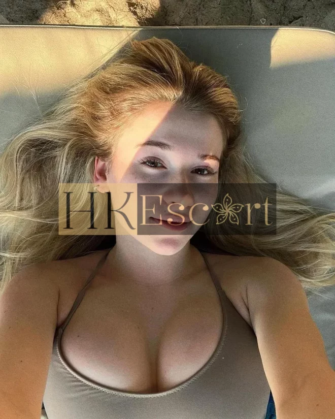 Amira, 19 years old, weight 62 kg, height 179 cm