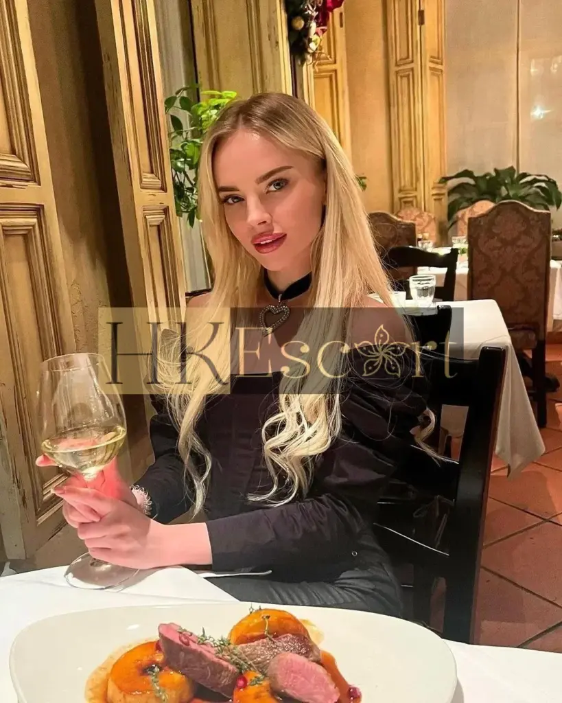 Zoelle - Escort Hong Kong, bust 2, height 175 cm, weight 55 kg