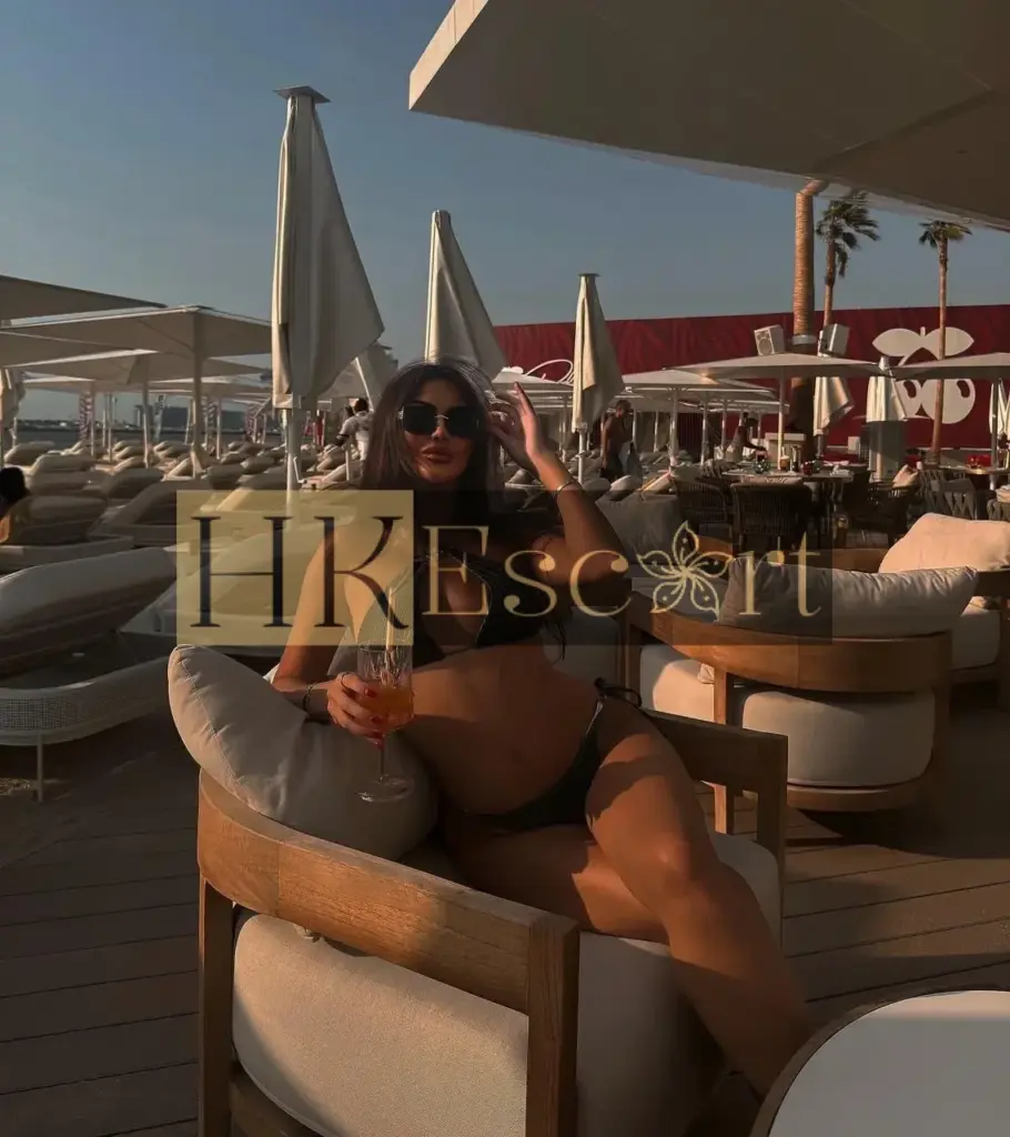 Artemida - Escort Hong Kong, bust 2, height 178 cm, weight 59 kg