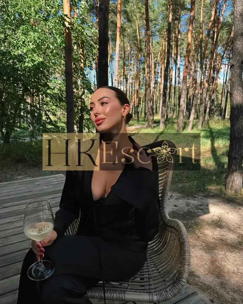 Juliette - Escort Hong Kong, bust 4, height 172 cm, weight 61 kg