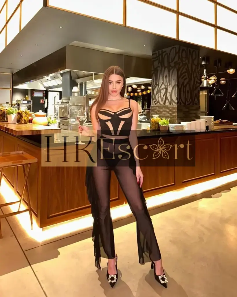 Molly - Escort Hong Kong, bust 1, height 174 cm, weight 57 kg