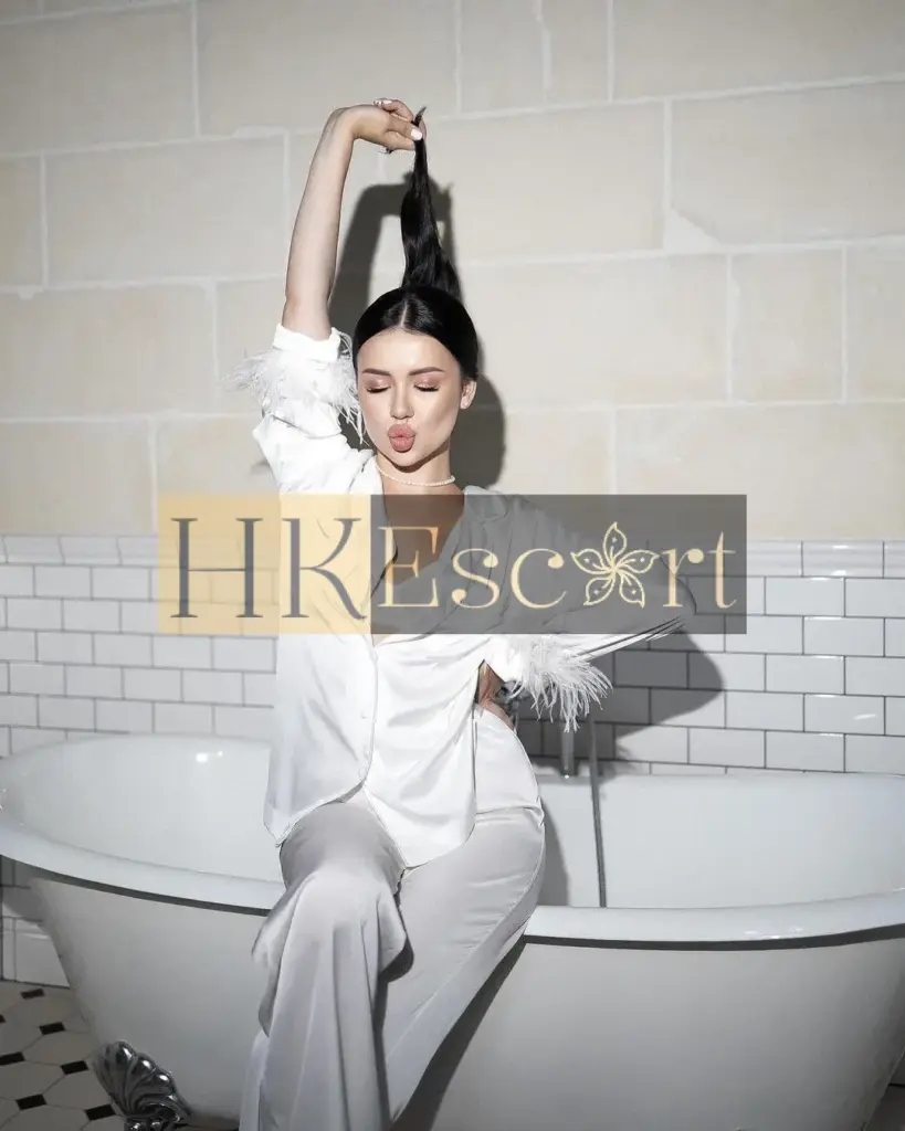 Nadine - Escort Hong Kong, bust 2, height 173 cm, weight 54 kg