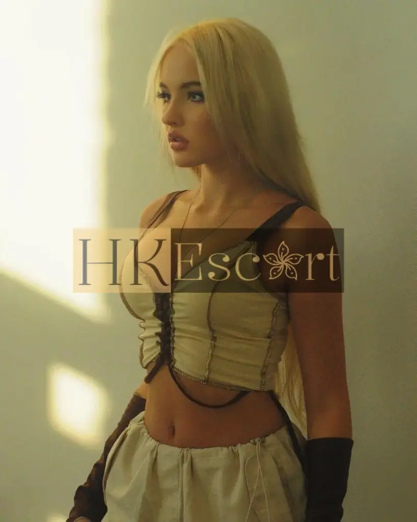 Roxanne - Escort Hong Kong, bust 2, height 168 cm, weight 51 kg