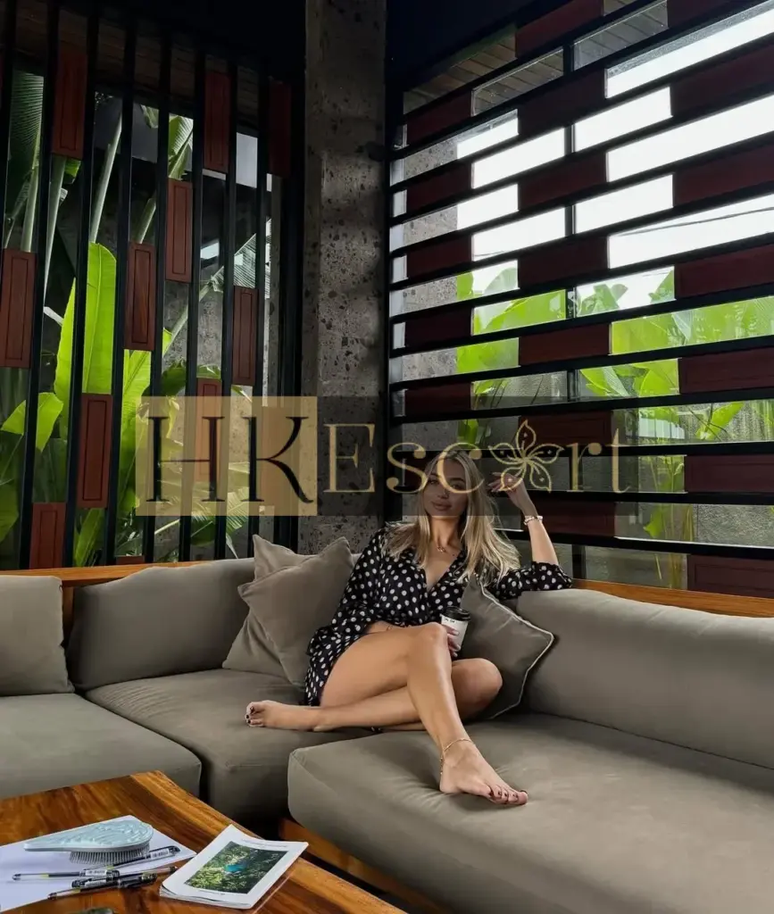 Vivienne - Escort Hong Kong, bust 3, height 170 cm, weight 55 kg