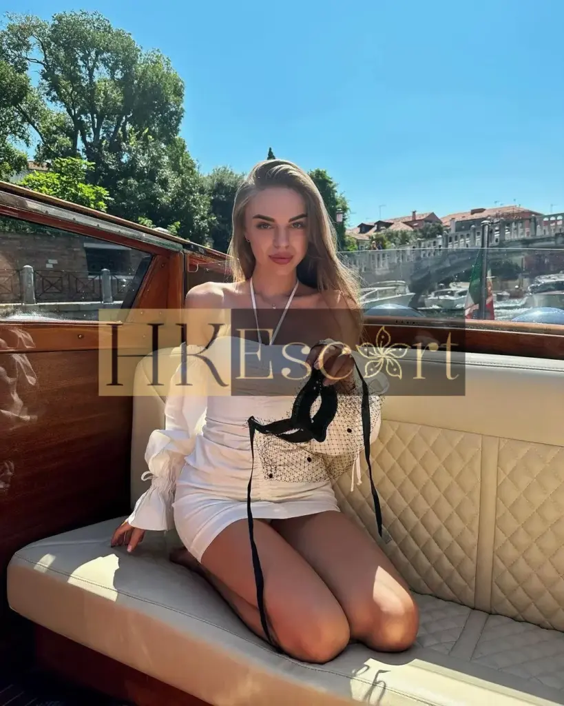 Phoenix - Escort Hong Kong, bust 3, height 173 cm, weight 54 kg