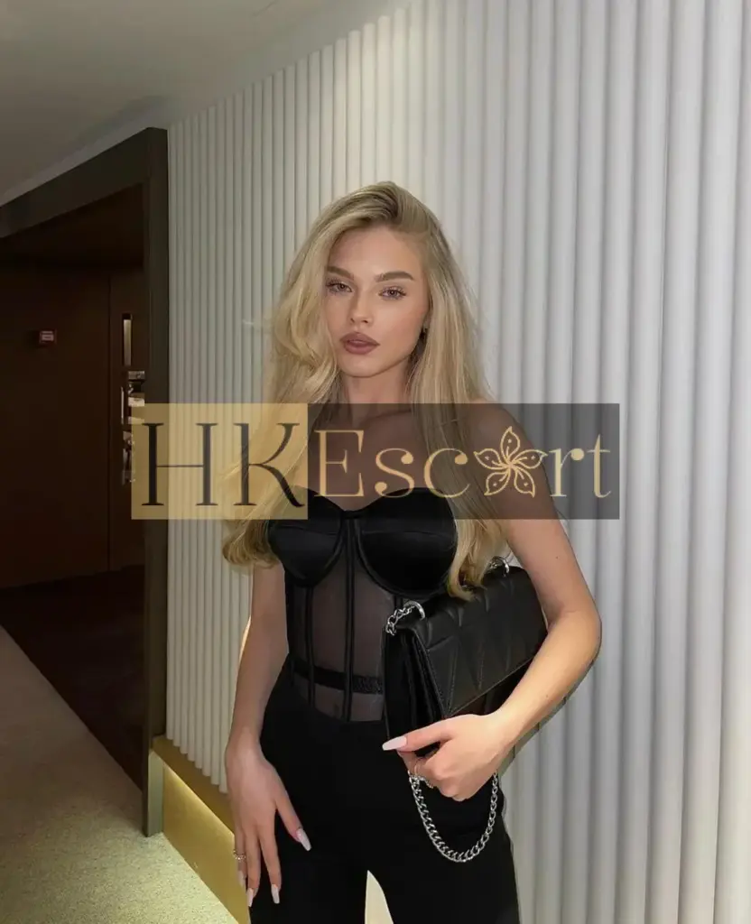 Viola - Escort Hong Kong, bust 2, height 173 cm, weight 52 kg