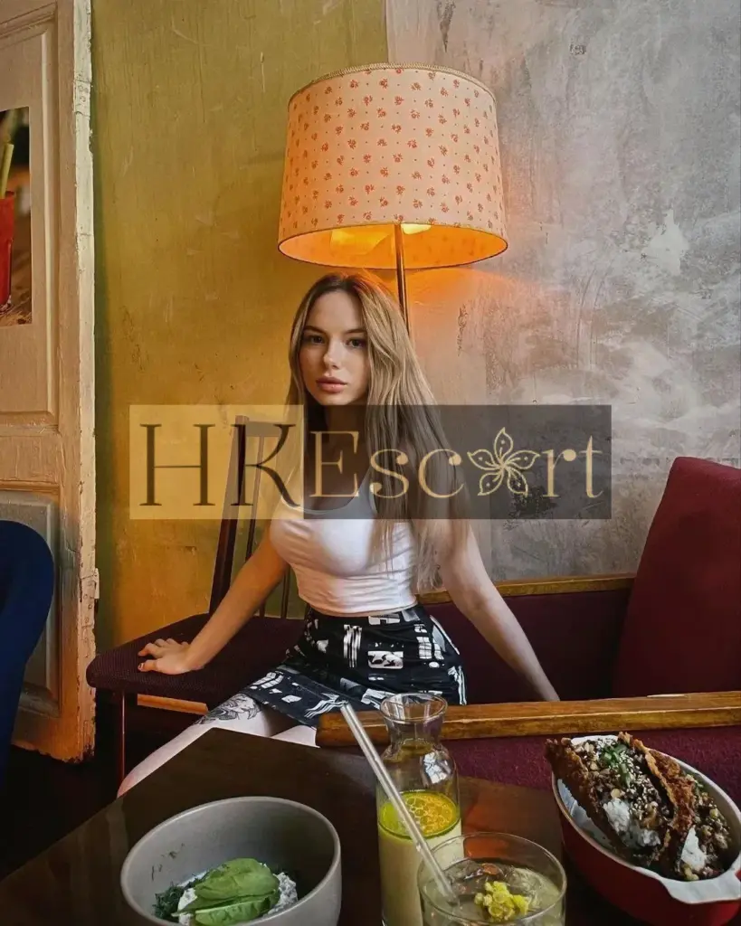 Hadley - Escort Hong Kong, bust 2, height 176 cm, weight 58 kg