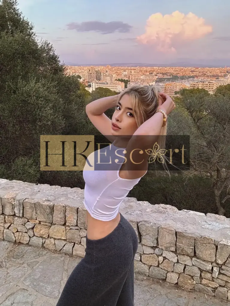 Ruby - Escort Hong Kong, bust 2, height 170 cm, weight 56 kg