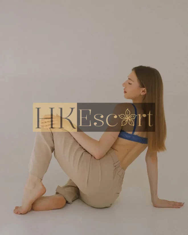 Alice, 20 years old, weight 59 kg, height 176 cm