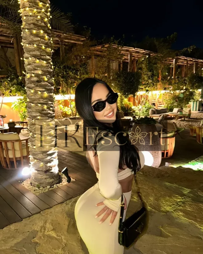 Asi, 25 years old, weight 50 kg, height 167 cm