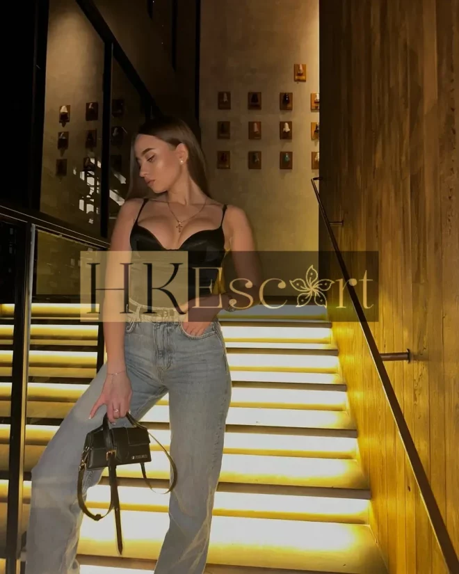 Noelle, 19 years old, weight 59 kg, height 175 cm