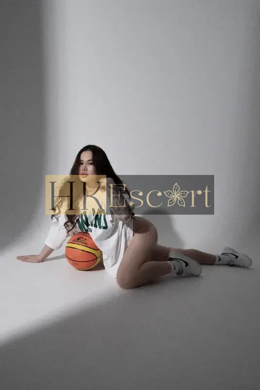Holli - Escort Hong Kong, bust 3, height 170 cm, weight 57 kg