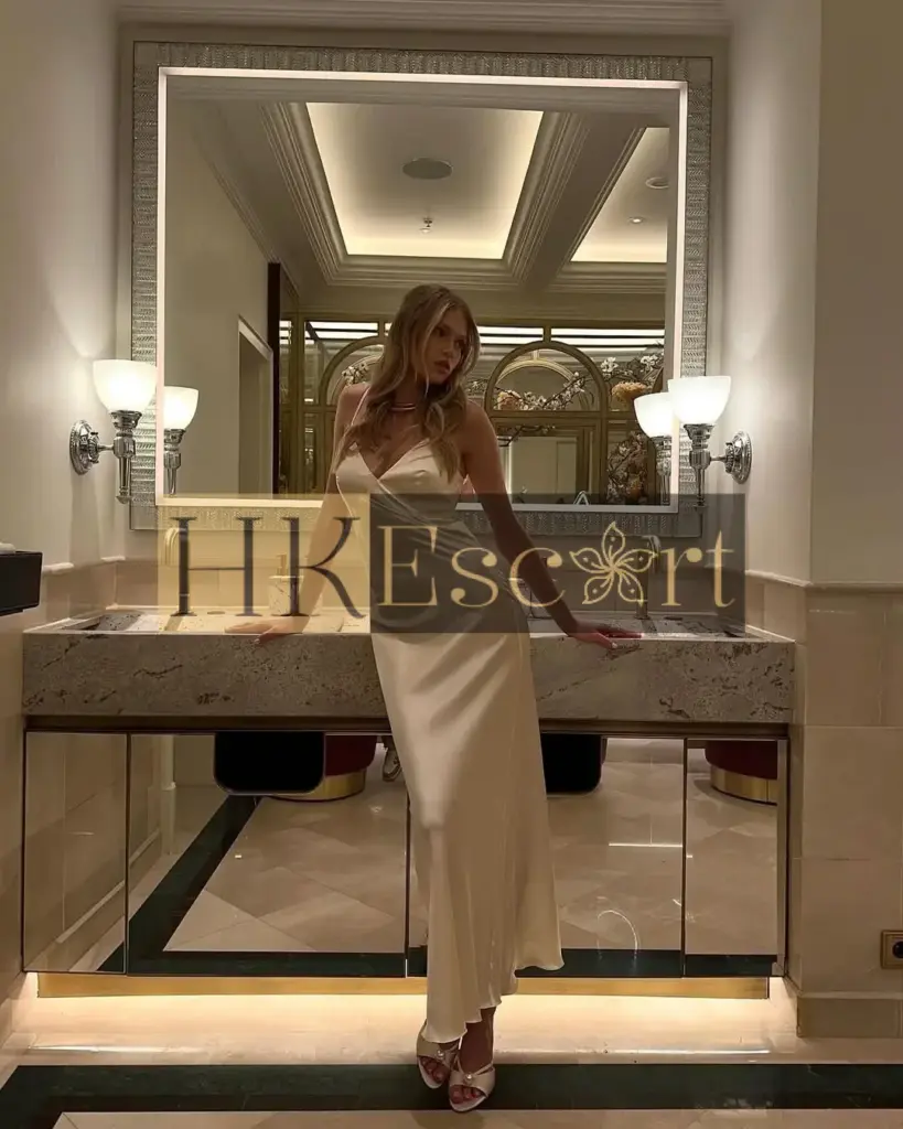 Caroline - Escort Hong Kong, bust 1, height 175 cm, weight 59 kg