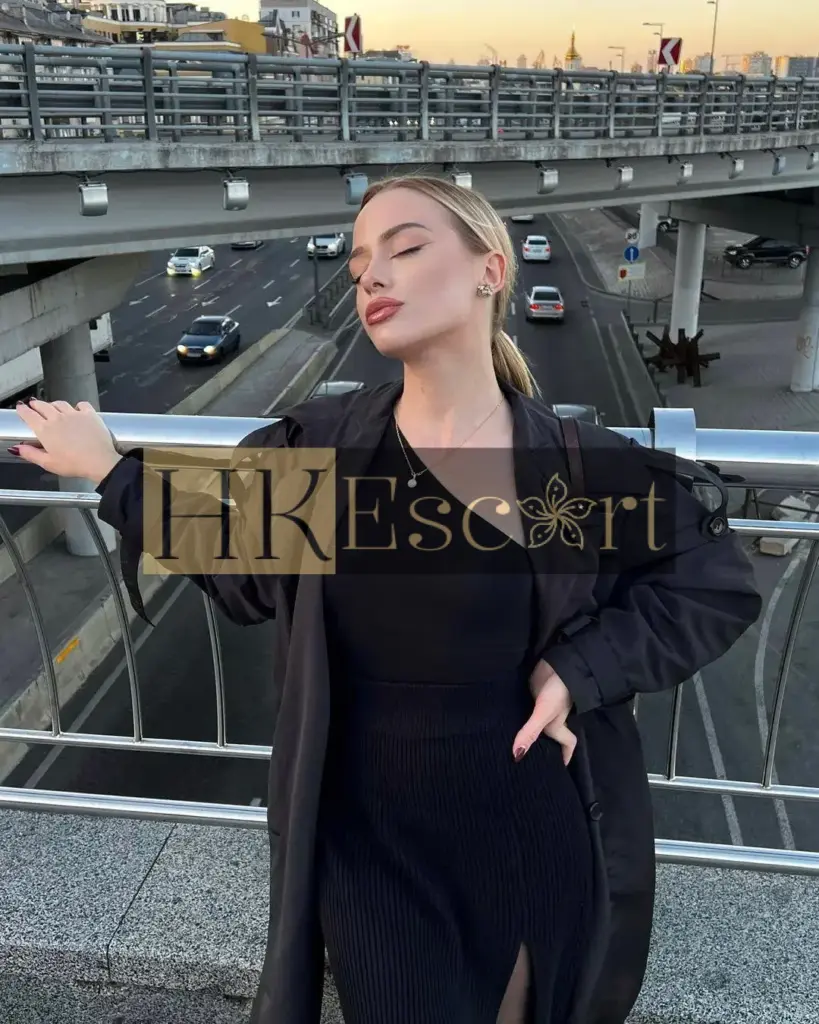 Rowan - Escort Hong Kong, bust 2, height 174 cm, weight 53 kg