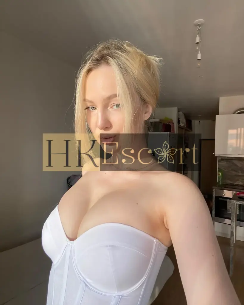Nora - Escort Hong Kong, bust 3, height 175 cm, weight 58 kg