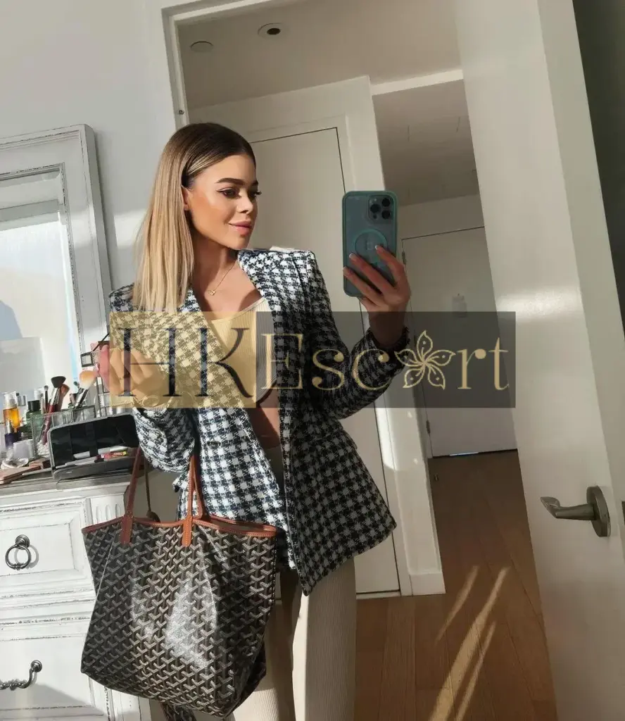 Cara - Escort Hong Kong, bust 3, height 173 cm, weight 57 kg