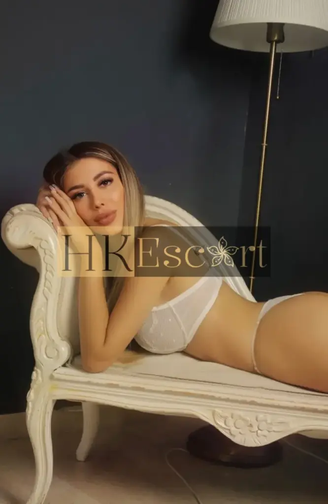 Quinn - Escort Hong Kong, bust 2, height 170 cm, weight 56 kg