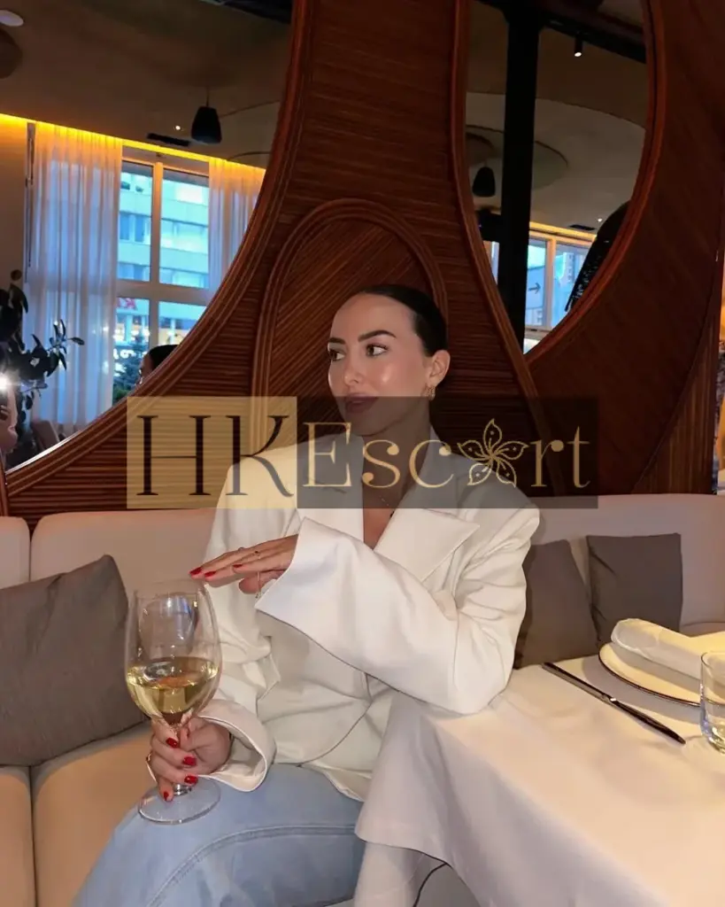 Juliette - Escort Hong Kong, bust 4, height 172 cm, weight 61 kg
