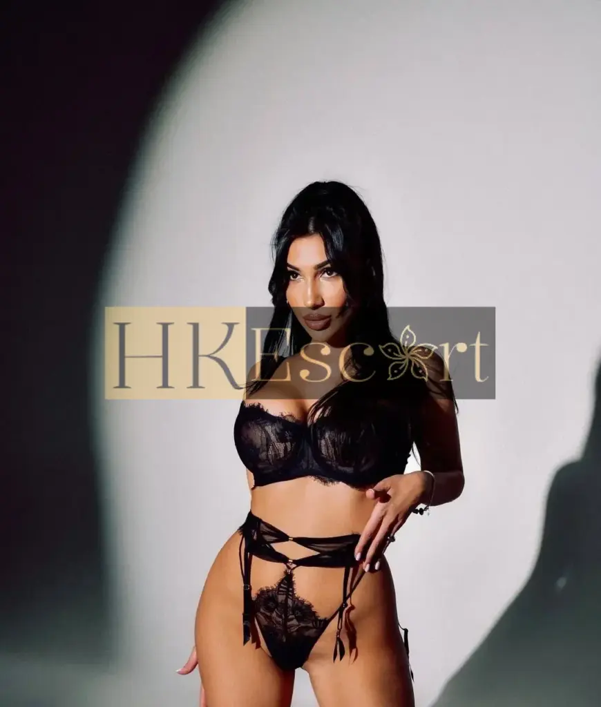 Naomi - Escort Hong Kong, bust 4, height 170 cm, weight 59 kg