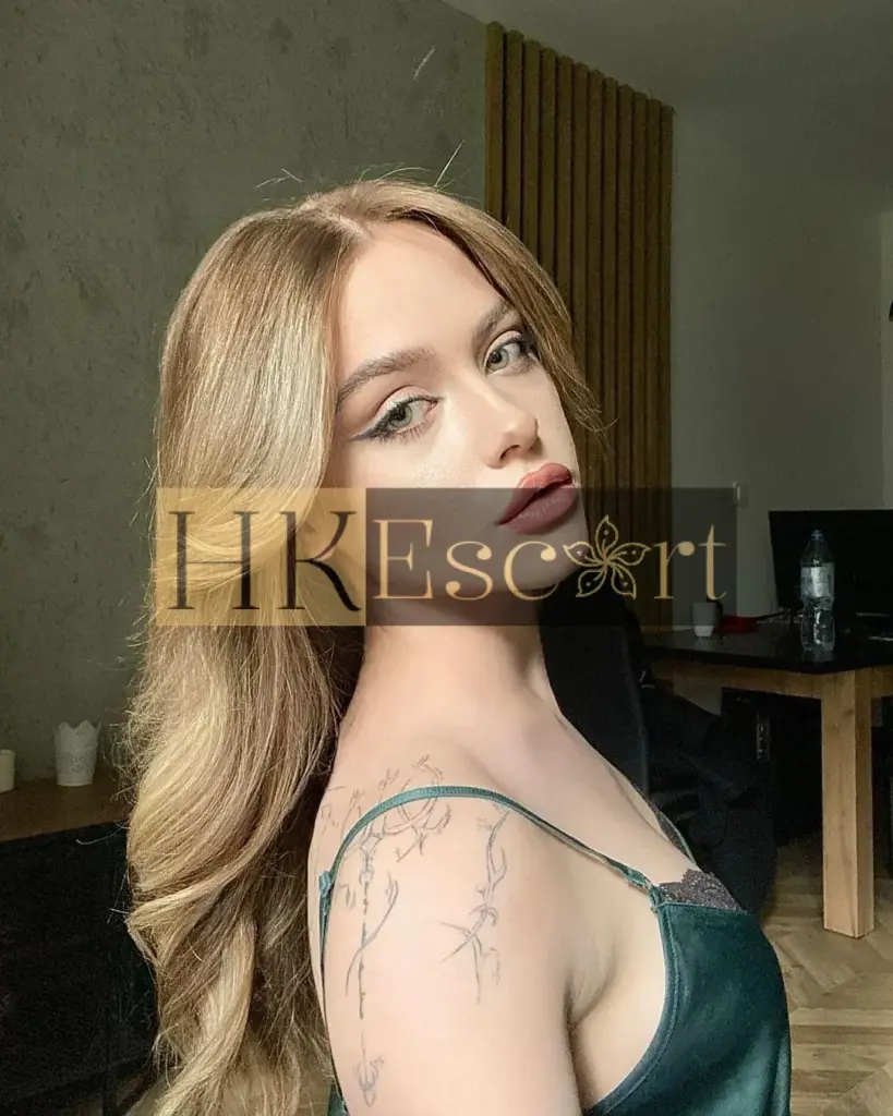 Rowan - Escort Hong Kong, bust 2, height 174 cm, weight 53 kg