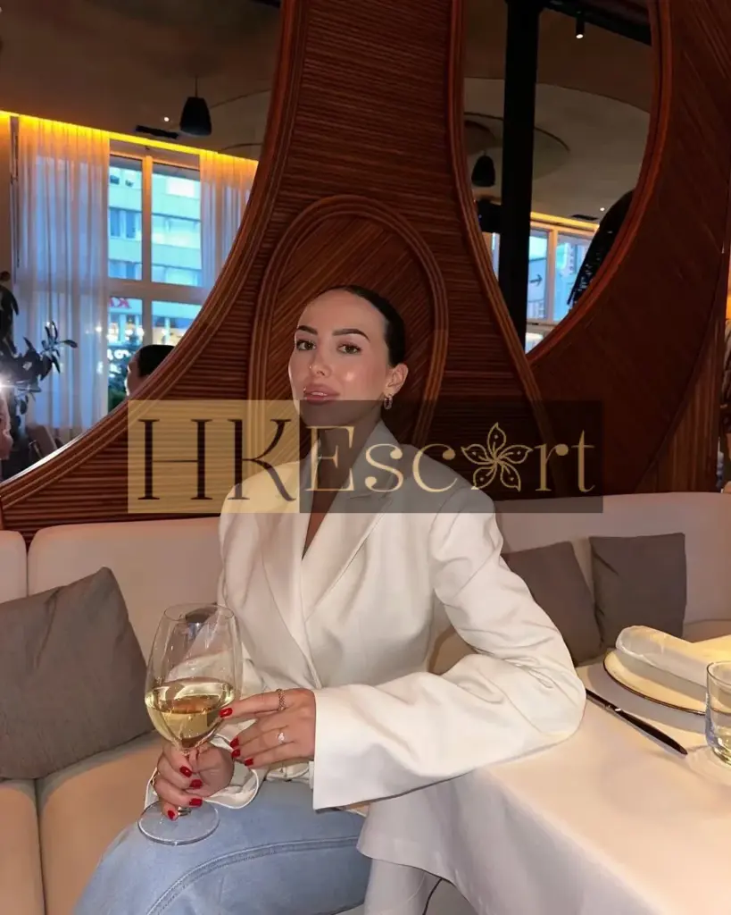 Juliette - Escort Hong Kong, bust 4, height 172 cm, weight 61 kg