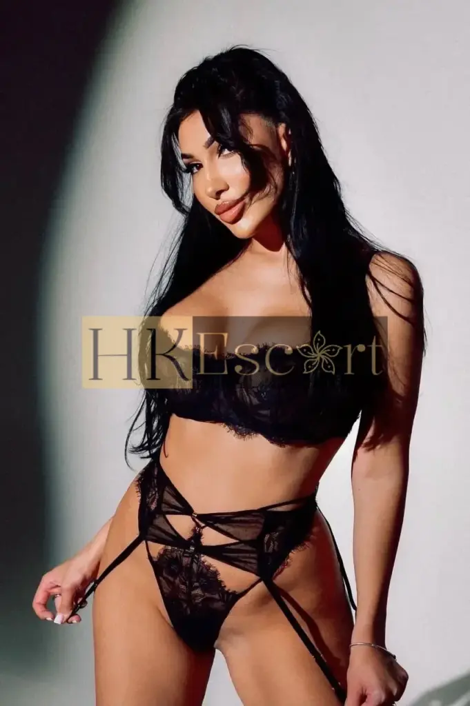 Naomi - Escort Hong Kong, bust 4, height 170 cm, weight 59 kg