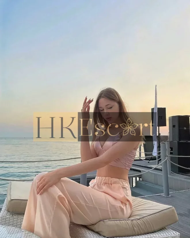 Sasha, 18 years old, weight 60 kg, height 183 cm