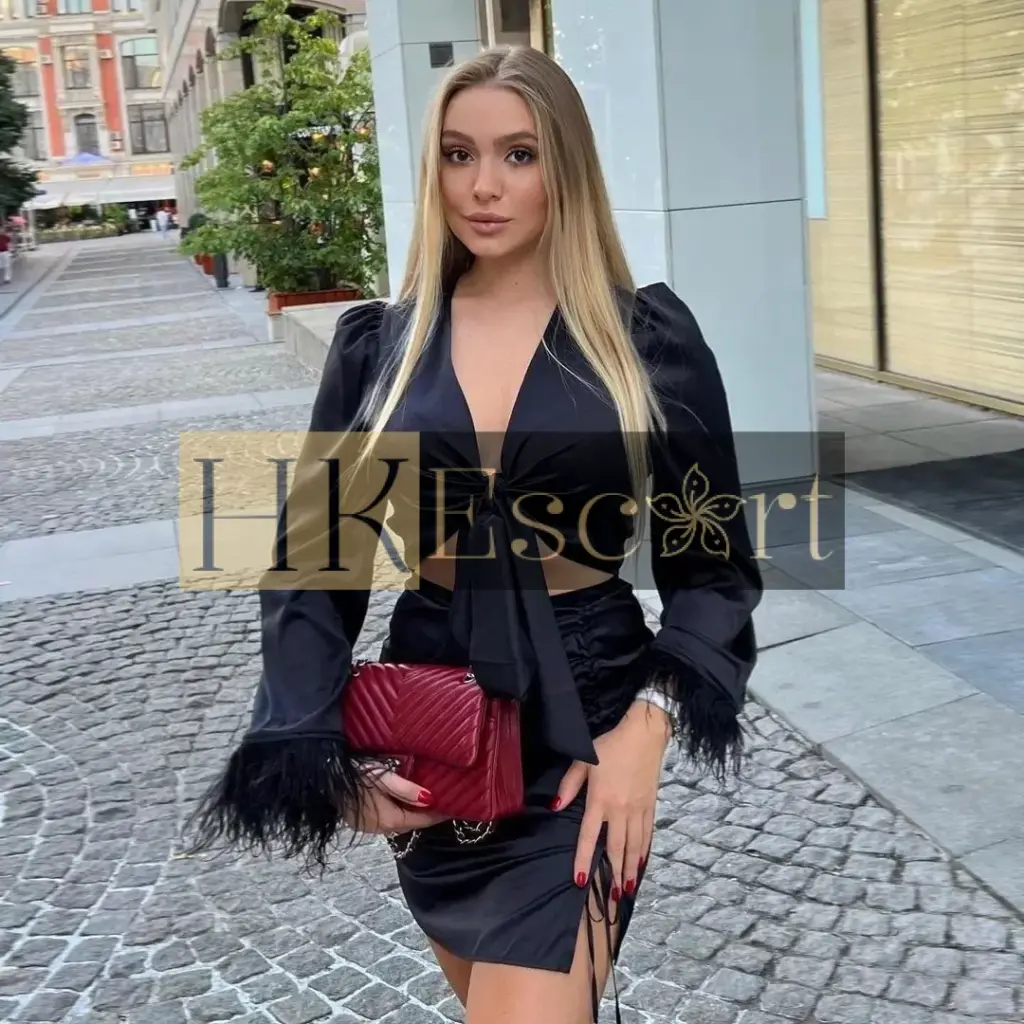 Esme - Escort Hong Kong, bust 2, height 175 cm, weight 60 kg