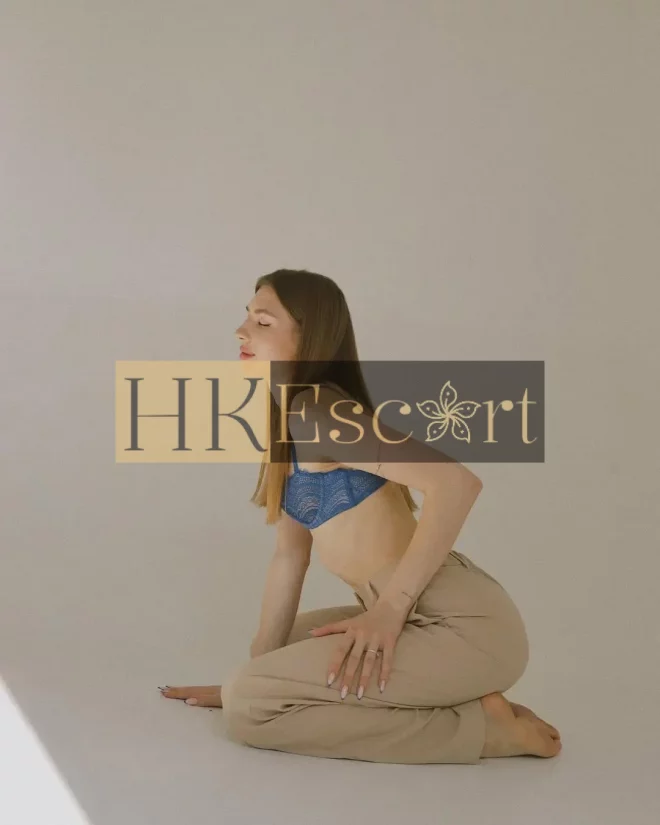 Alice, 20 years old, weight 59 kg, height 176 cm