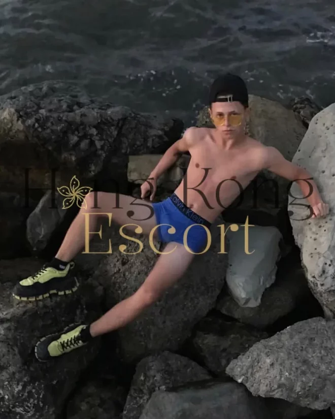 Maxim, 20 years old, weight 72 kg, height 180 cm