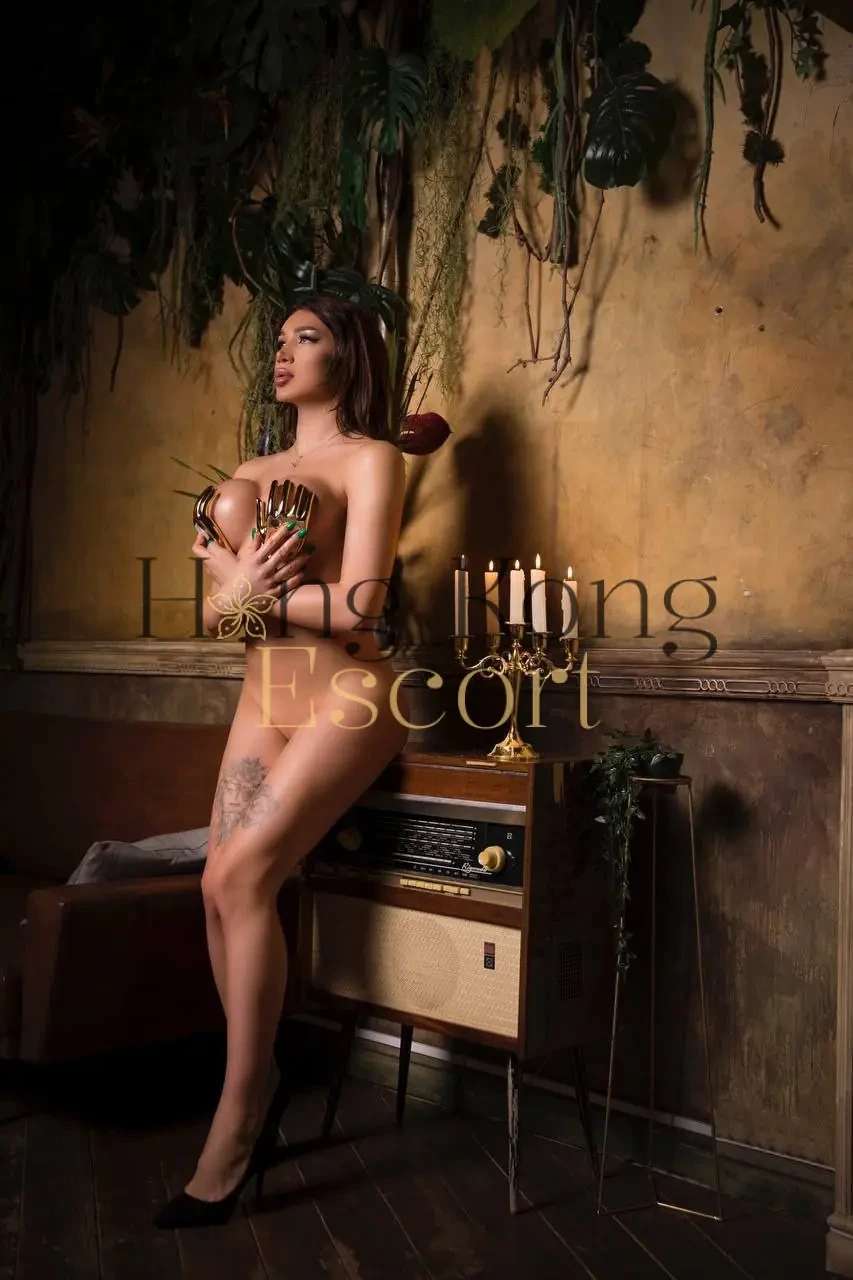 Aline - Escort Hong Kong, bust 3.5, height 167 cm, weight 57 kg