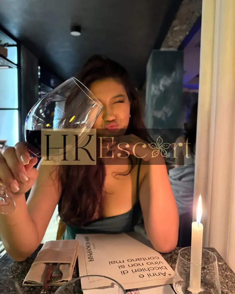 Anna - Escort Hong Kong, bust 4, height 178 cm, weight 74 kg