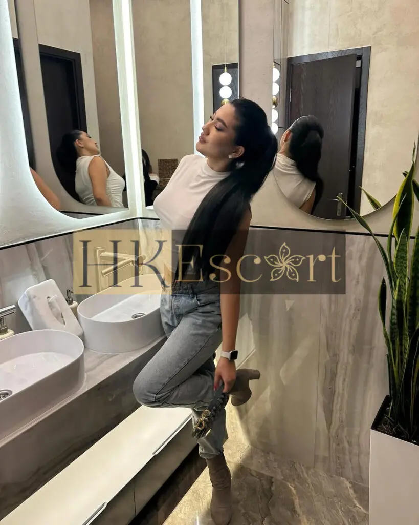 Anna - Escort Hong Kong, bust 4, height 178 cm, weight 74 kg