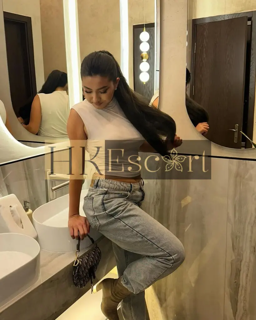 Anna - Escort Hong Kong, bust 4, height 178 cm, weight 74 kg