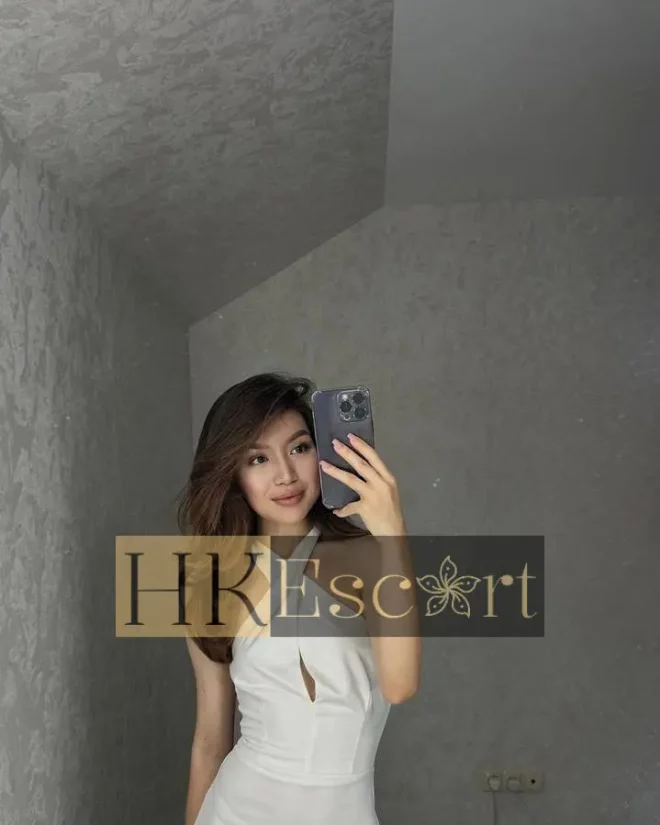 Amira, 19 years old, weight 51 kg, height 160 cm