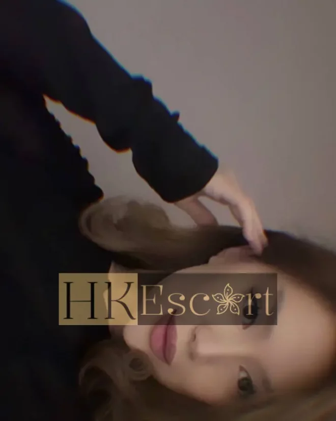 Amira, 19 years old, weight 51 kg, height 160 cm