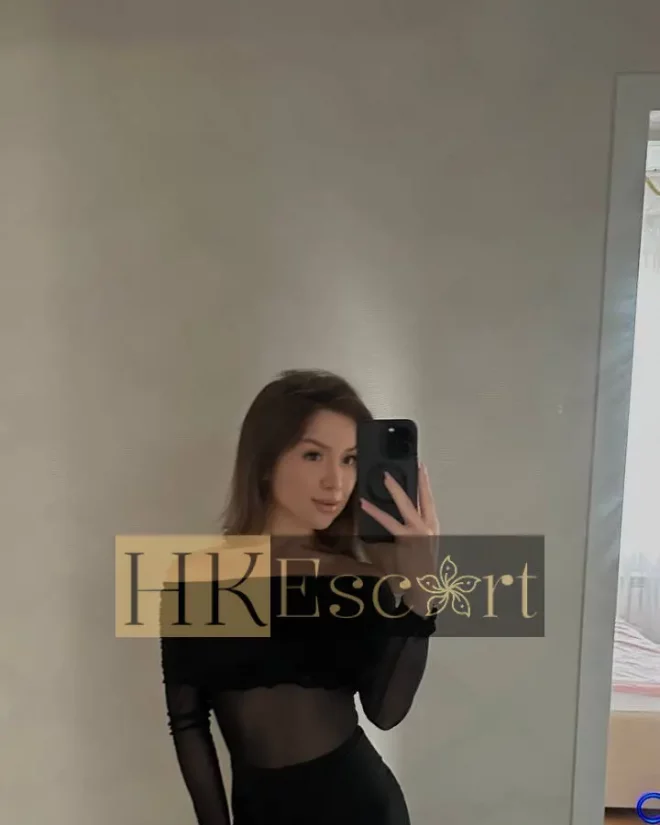 Amira, 19 years old, weight 51 kg, height 160 cm