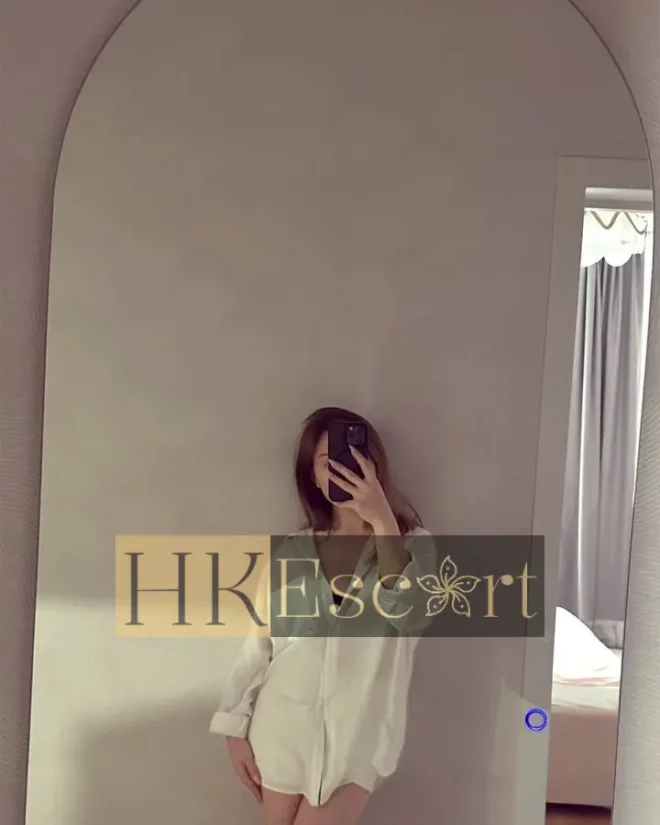 Amira, 19 years old, weight 51 kg, height 160 cm